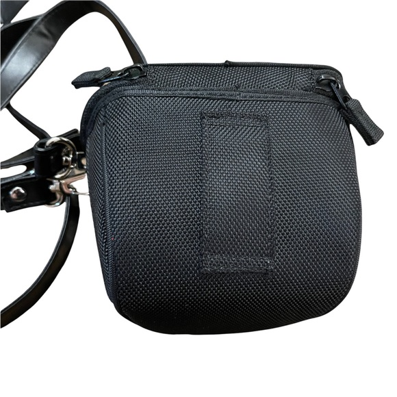 Canon Black Nylon Camera Case with Adjustable Shoulder Strap - Picture 3 of 6